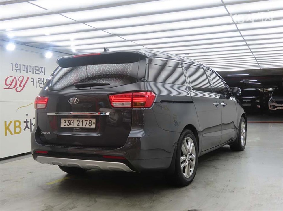 Kia Carnival — miniaturë 3