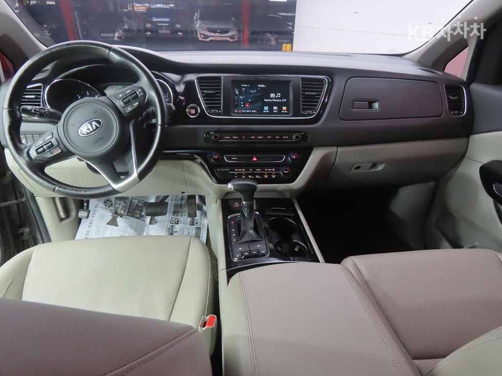 Kia Carnival — miniaturë 7