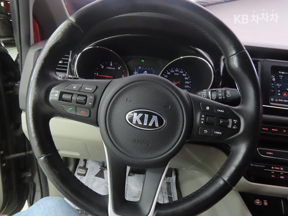 Kia Carnival — miniaturë 8