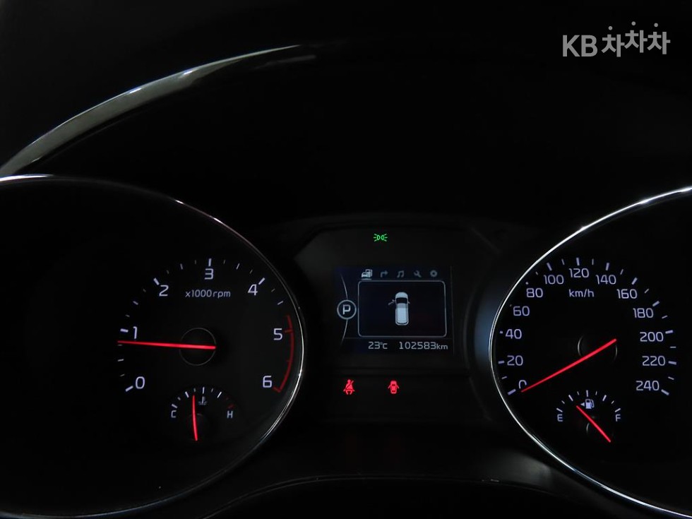 Kia Carnival — miniaturë 9