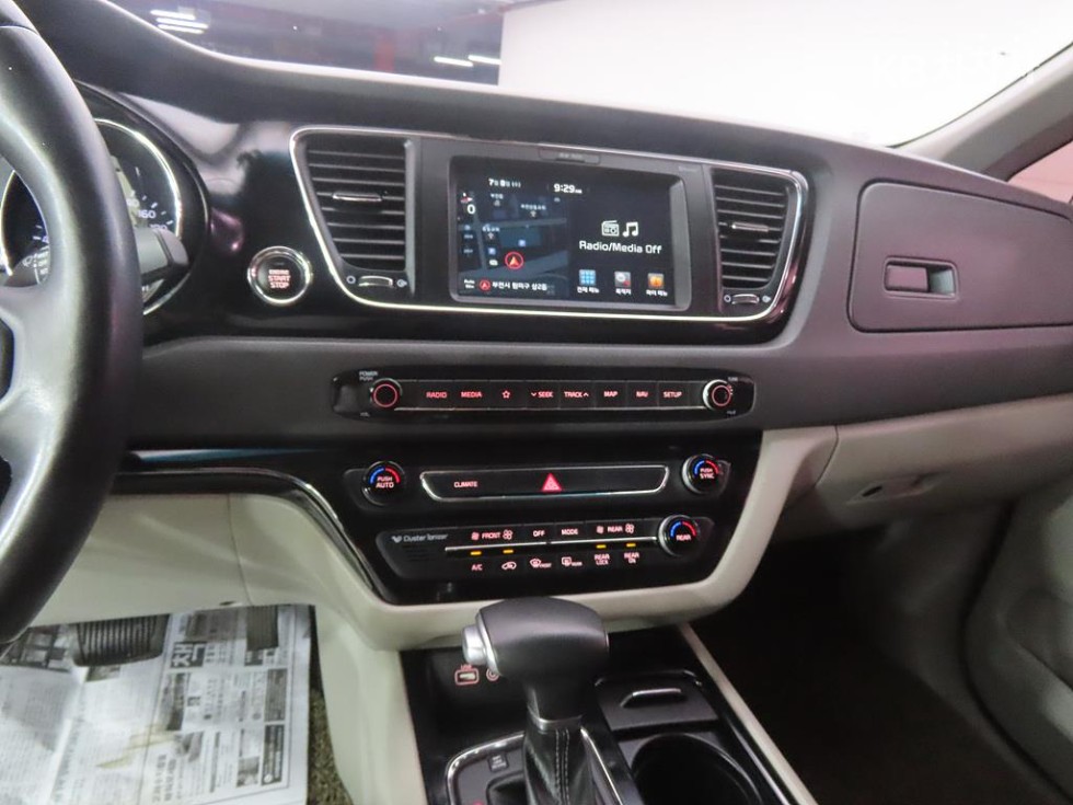 Kia Carnival — miniaturë 10
