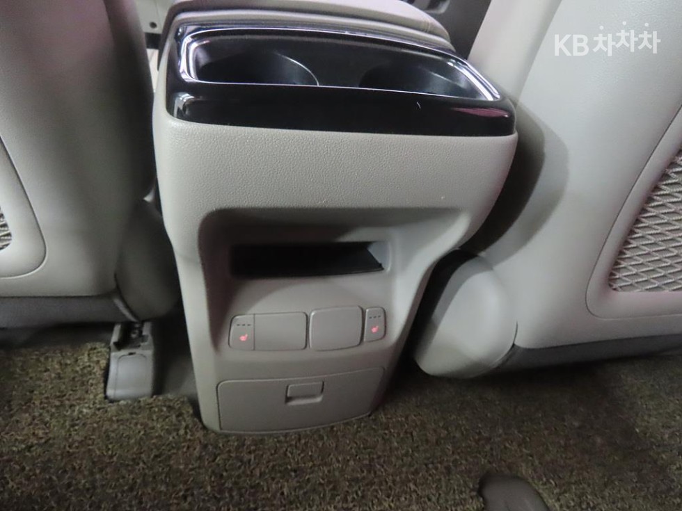 Kia Carnival — miniaturë 13