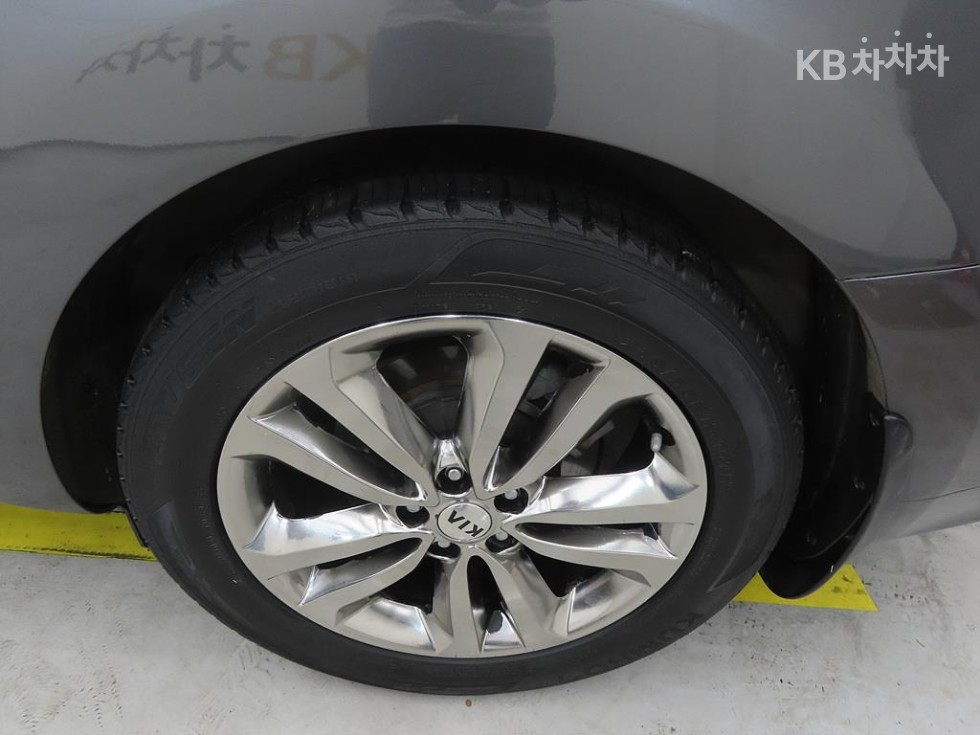 Kia Carnival — miniaturë 17