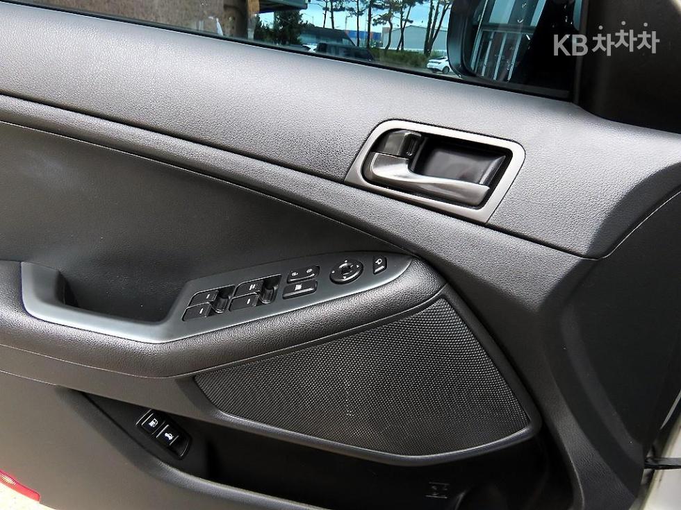 Kia K5 — miniaturë 11