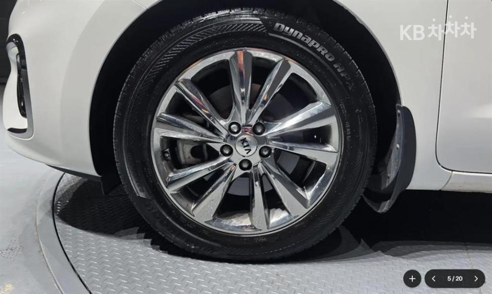 Kia Carnival — miniaturë 5