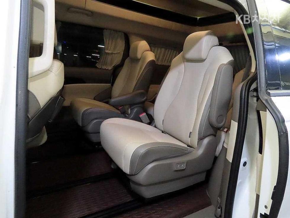 Kia Carnival — miniaturë 7