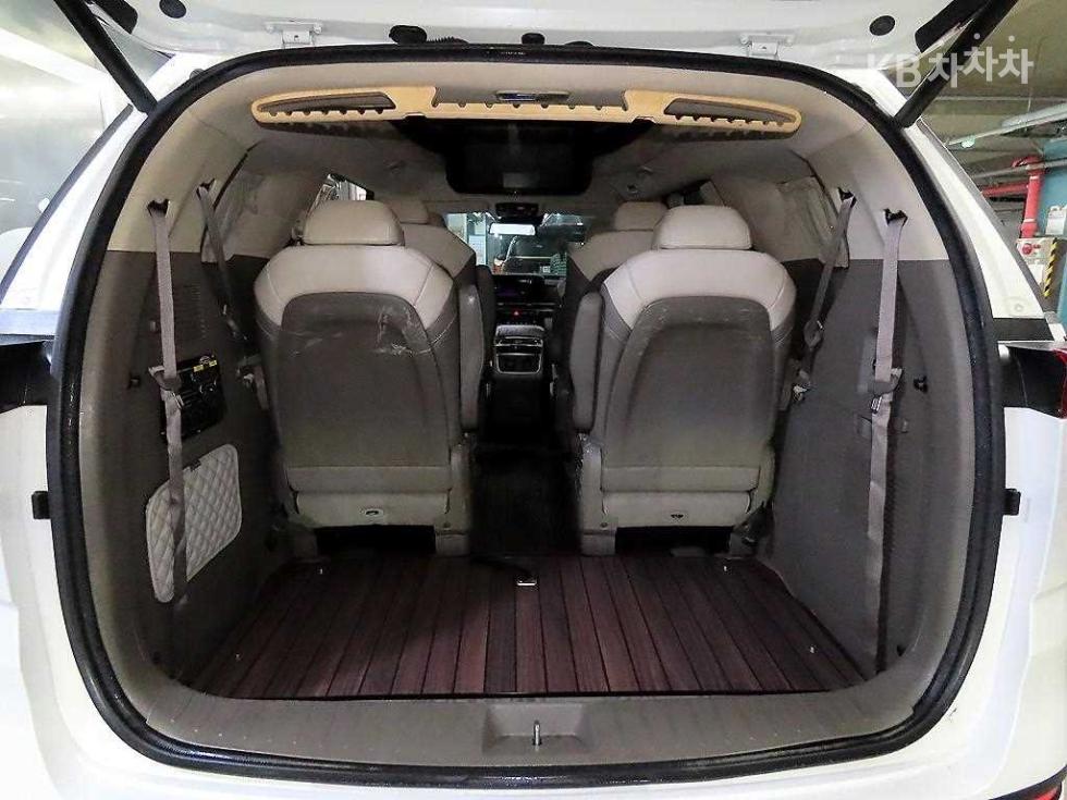 Kia Carnival — miniaturë 15