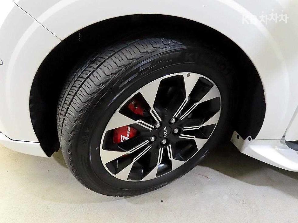 Kia Carnival — miniaturë 20