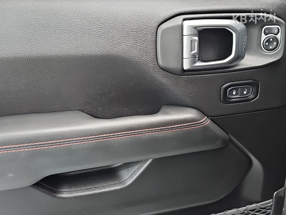 2023 Jeep Used Car photo
