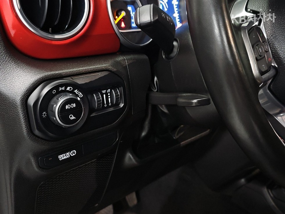 2023 Jeep Used Car photo