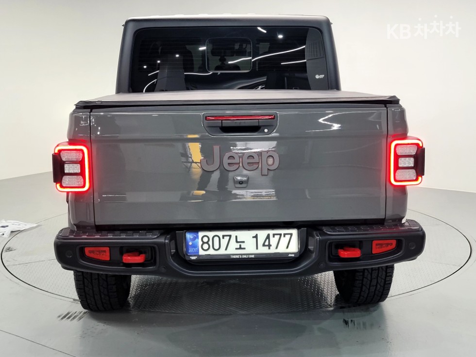 2023 Jeep Used Car photo