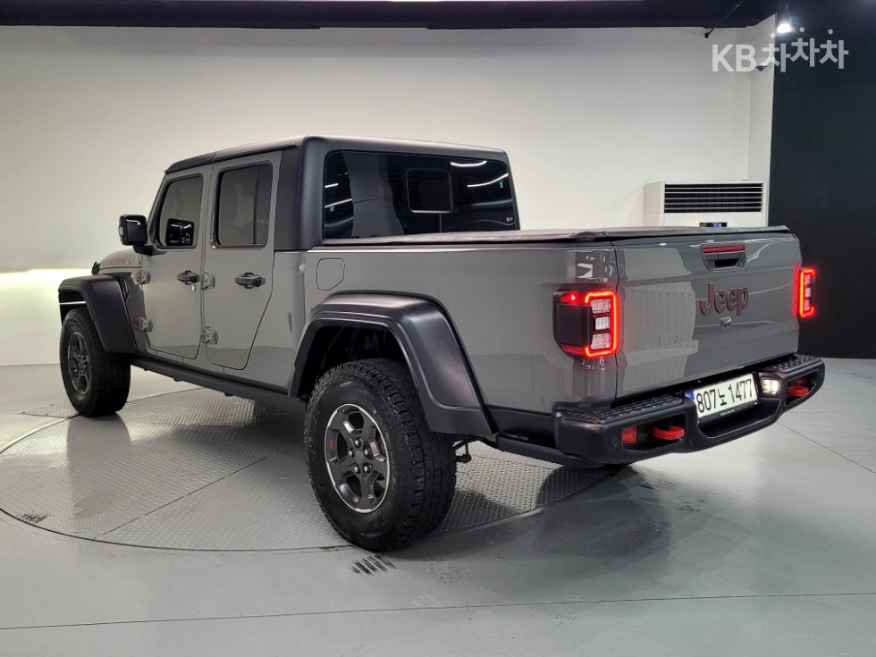 2023 Jeep Used Car photo