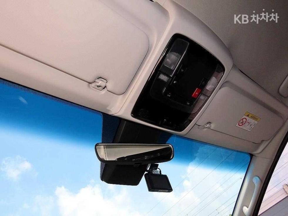 Hyundai Staria — miniaturë 16