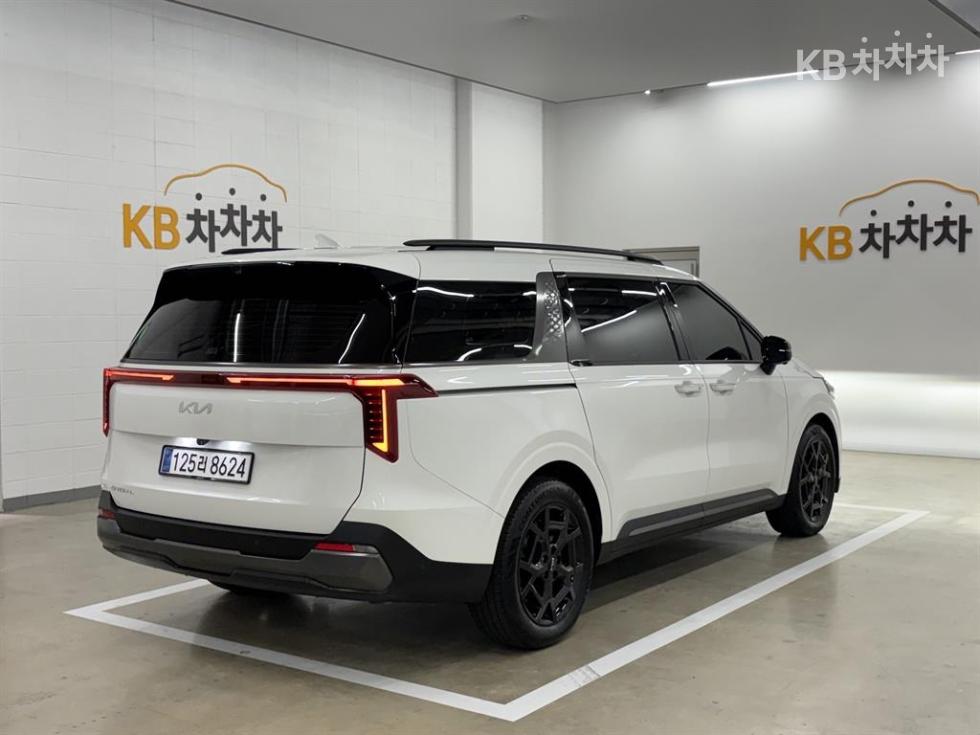 Kia Carnival — miniaturë 4