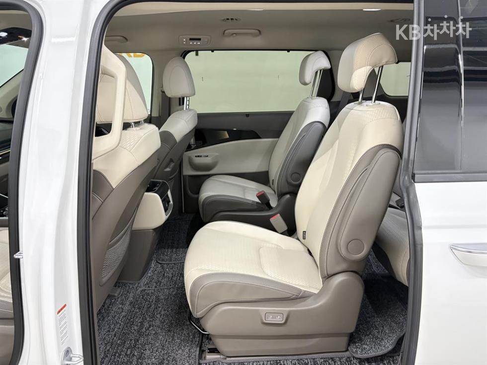 Kia Carnival — miniaturë 8