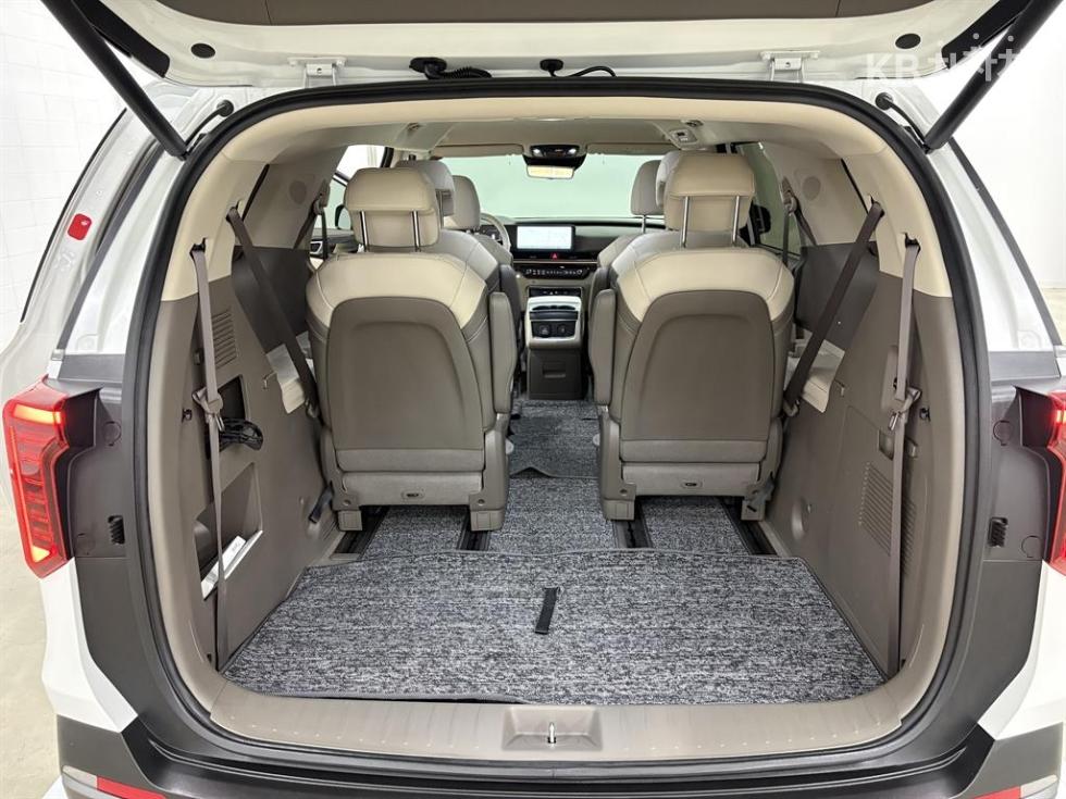 Kia Carnival — miniaturë 9