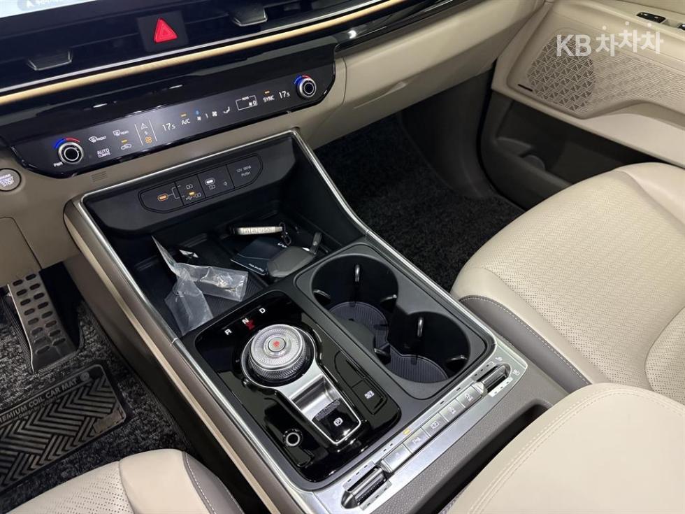 Kia Carnival — miniaturë 15