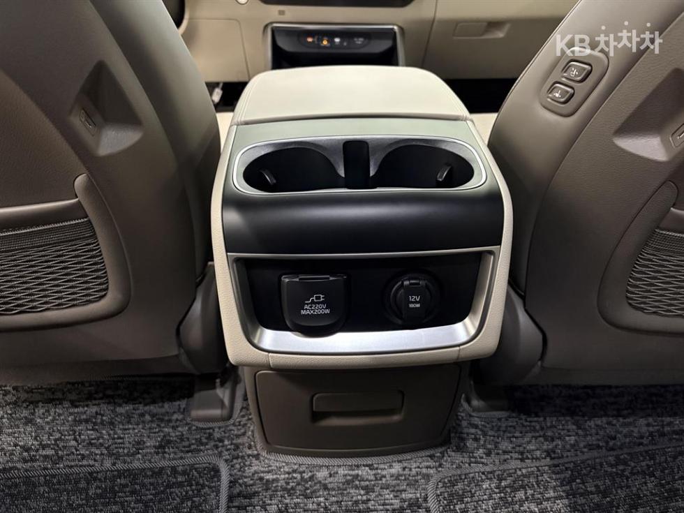 Kia Carnival — miniaturë 17