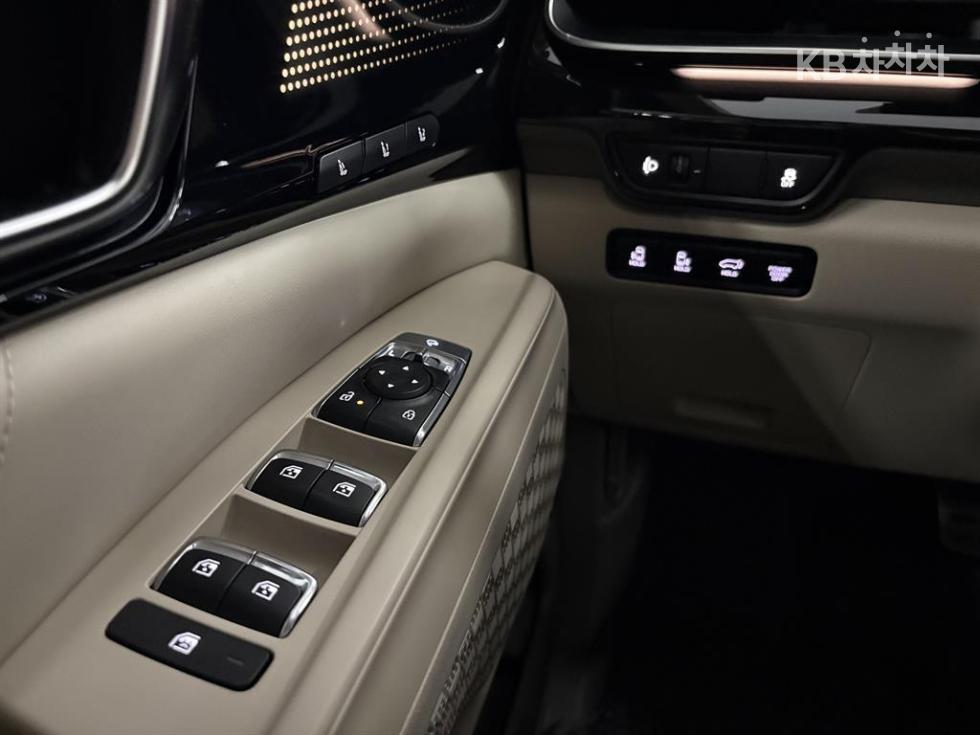 Kia Carnival — miniaturë 18