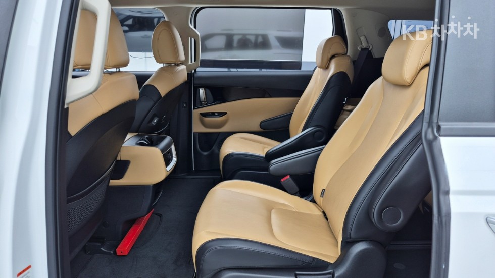 Kia Carnival — miniaturë 8
