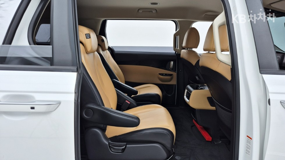Kia Carnival — miniaturë 10