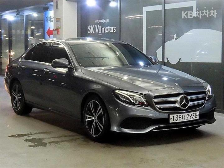 Mercedes-Benz E-klasse E300 Avantgarde — foto 1