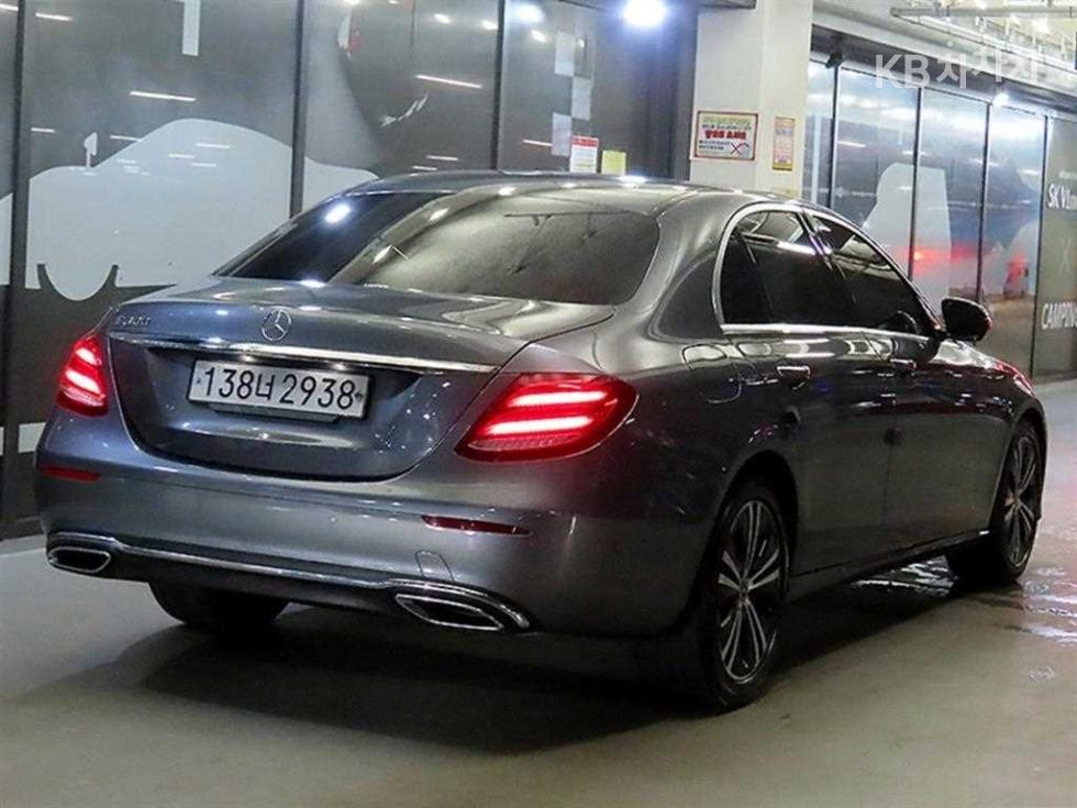 Mercedes-Benz E-klasse — miniaturë 4