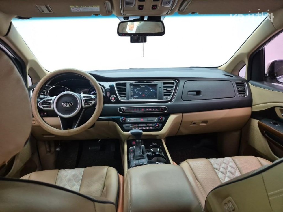 Kia Carnival — miniaturë 7