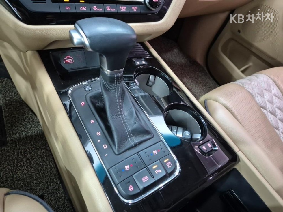 Kia Carnival — miniaturë 8