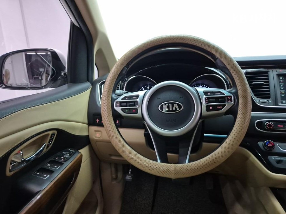 Kia Carnival — miniaturë 9