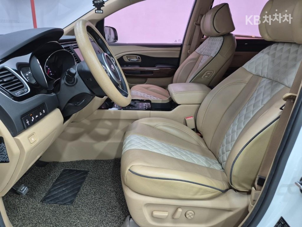 Kia Carnival — miniaturë 11