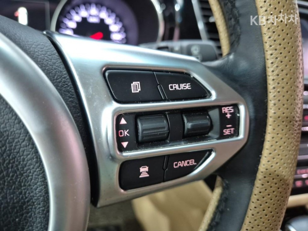 Kia Carnival — miniaturë 15