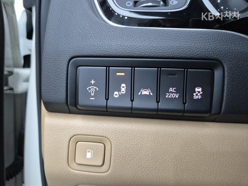 Kia Carnival — miniaturë 17