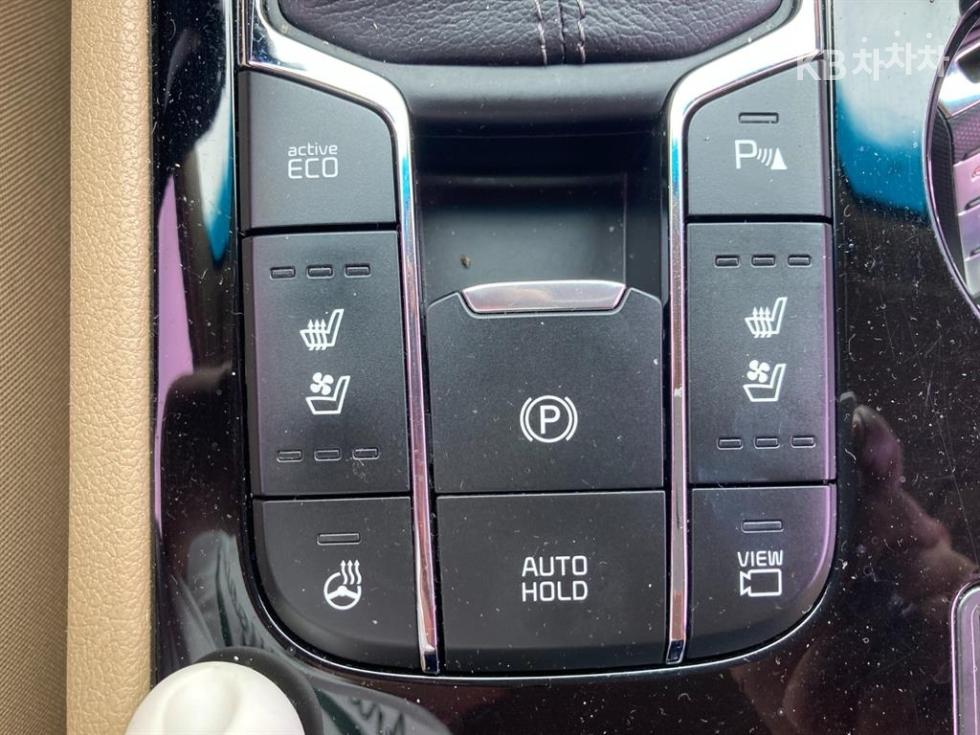 Kia Carnival — miniaturë 4