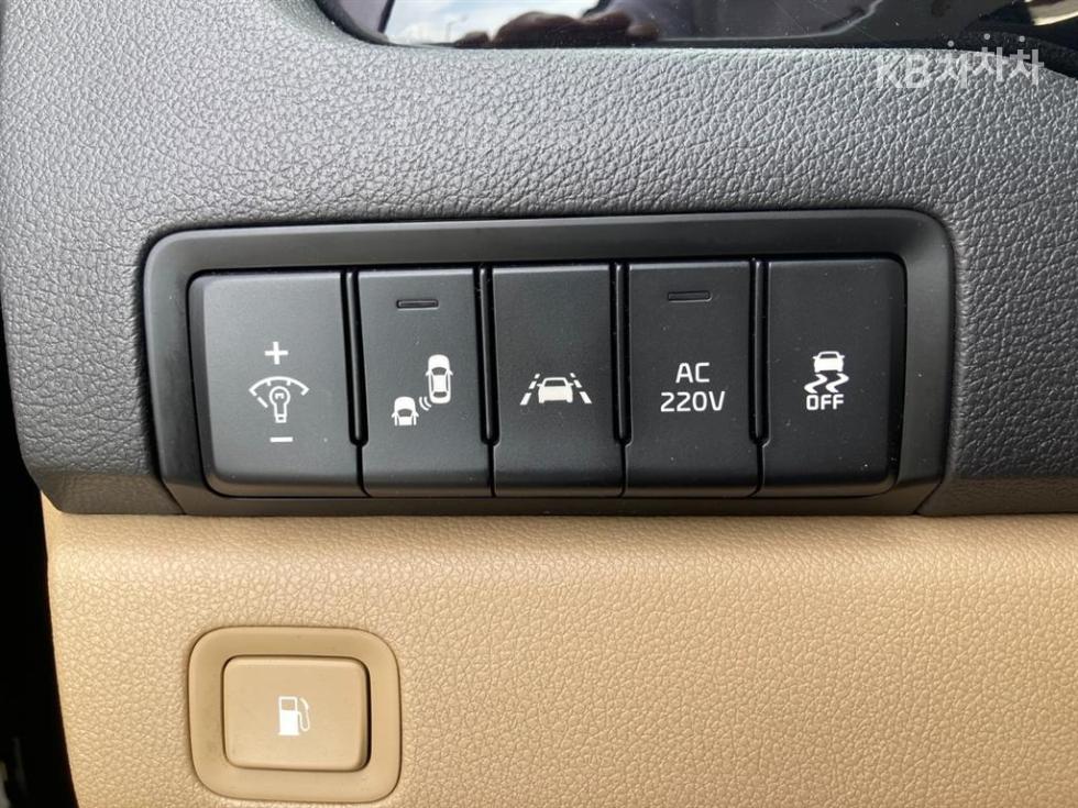Kia Carnival — miniaturë 8