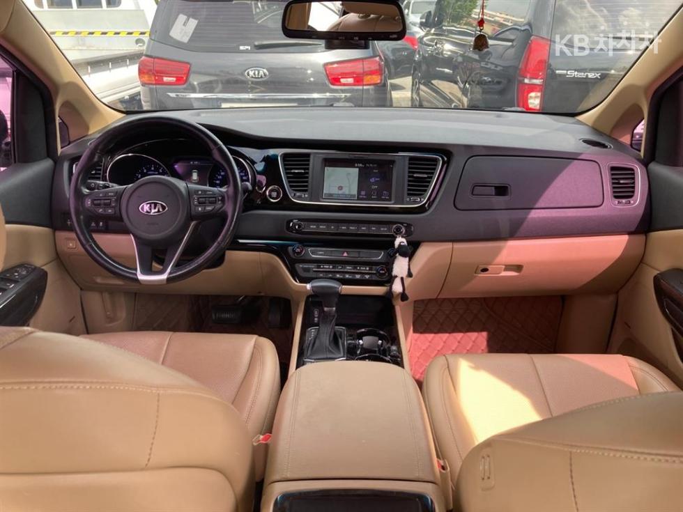 Kia Carnival — miniaturë 13