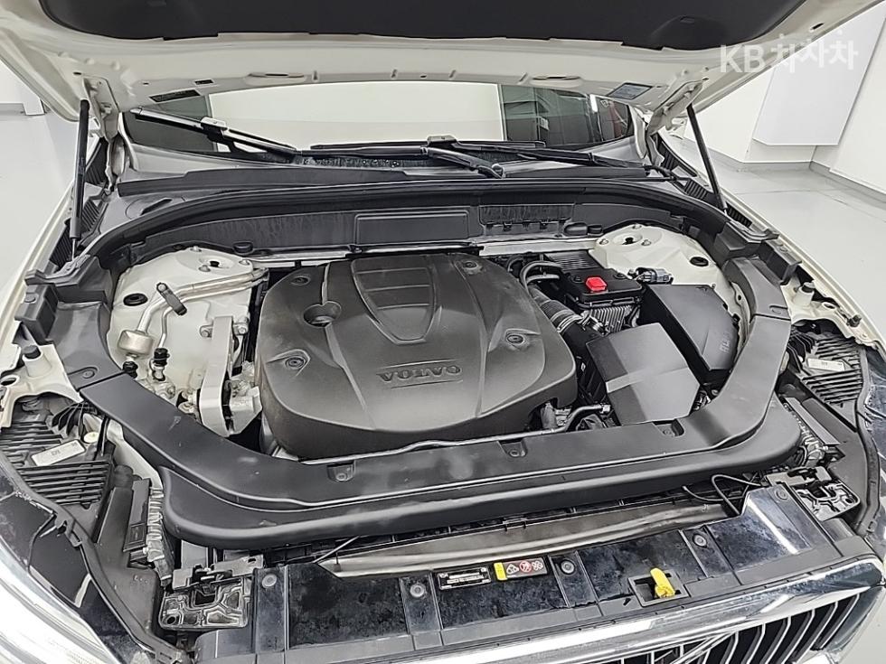 2020 Volvo XC60 2 photo