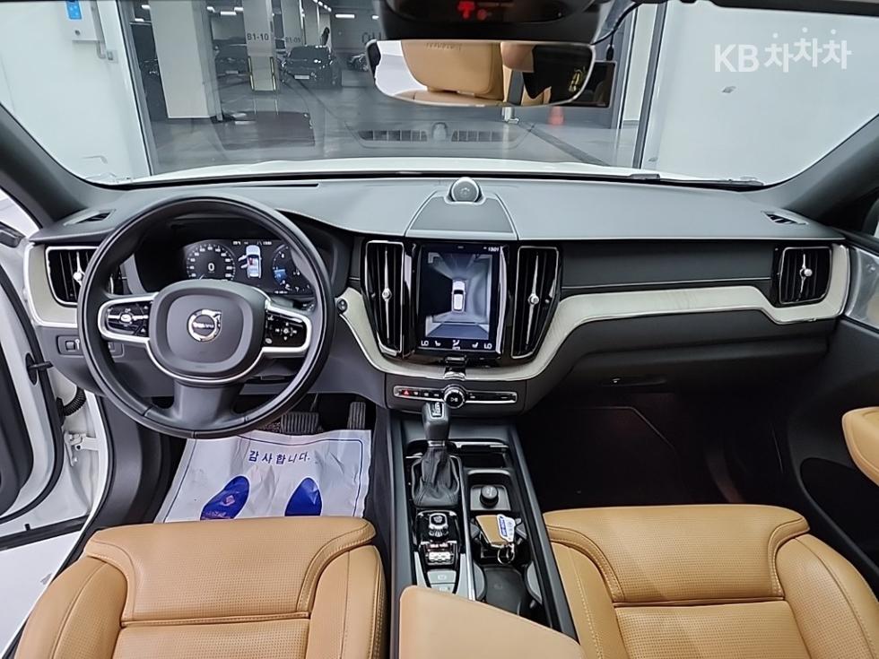 2020 Volvo XC60 2 photo