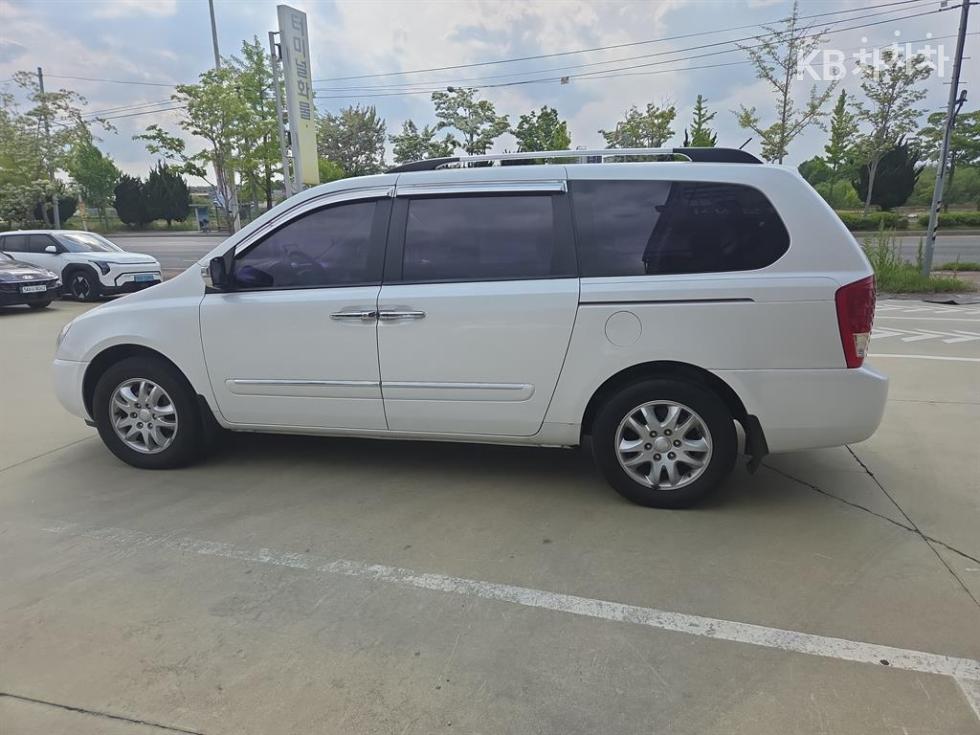 Kia Carnival — miniaturë 3