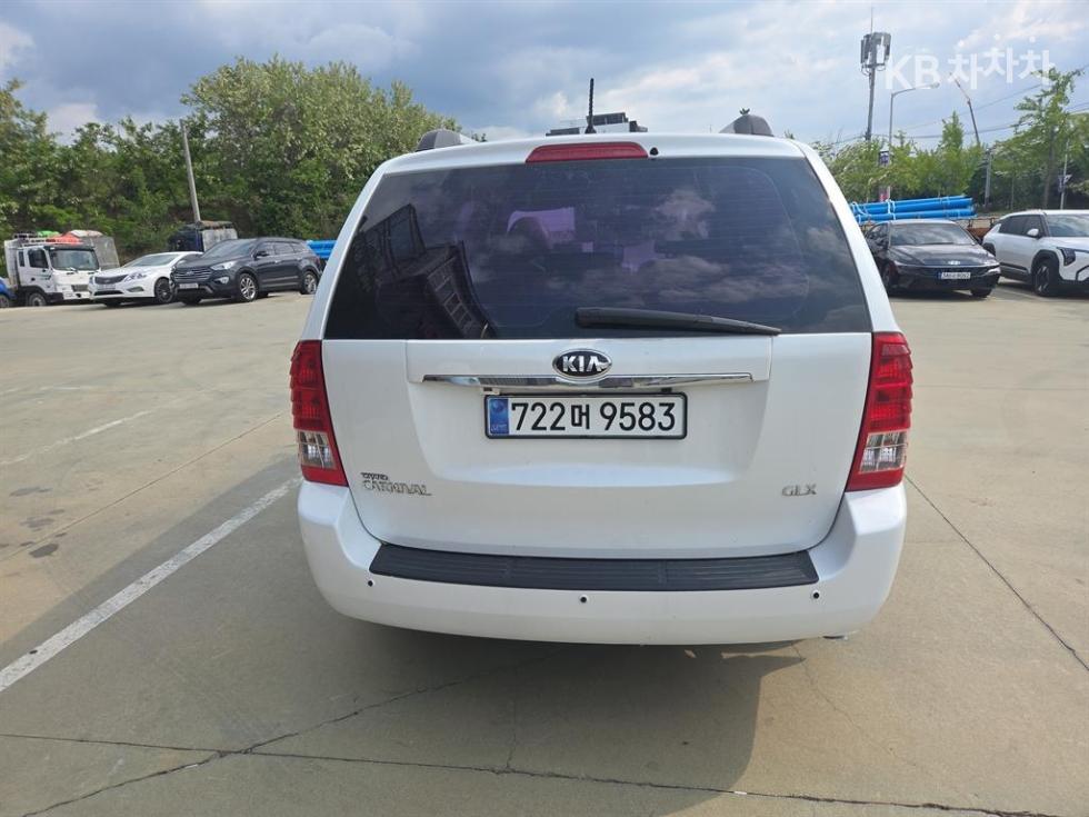 Kia Carnival — miniaturë 4