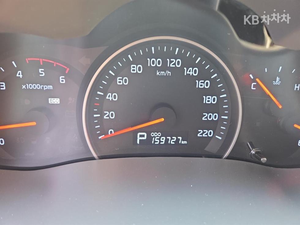 Kia Carnival — miniaturë 20