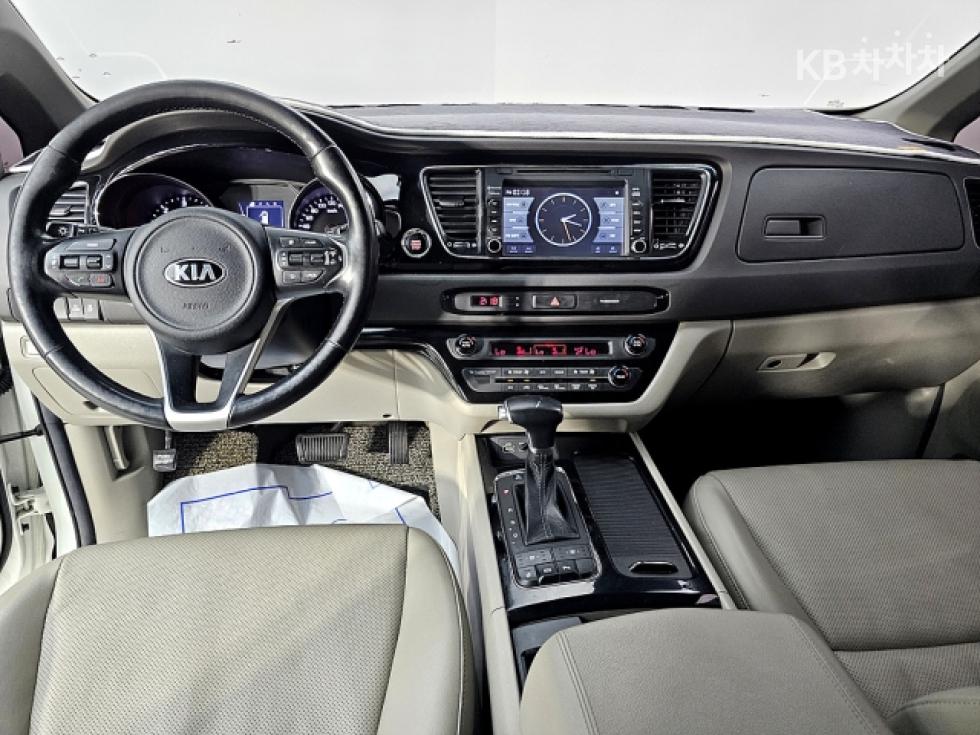 Kia Carnival — miniaturë 5