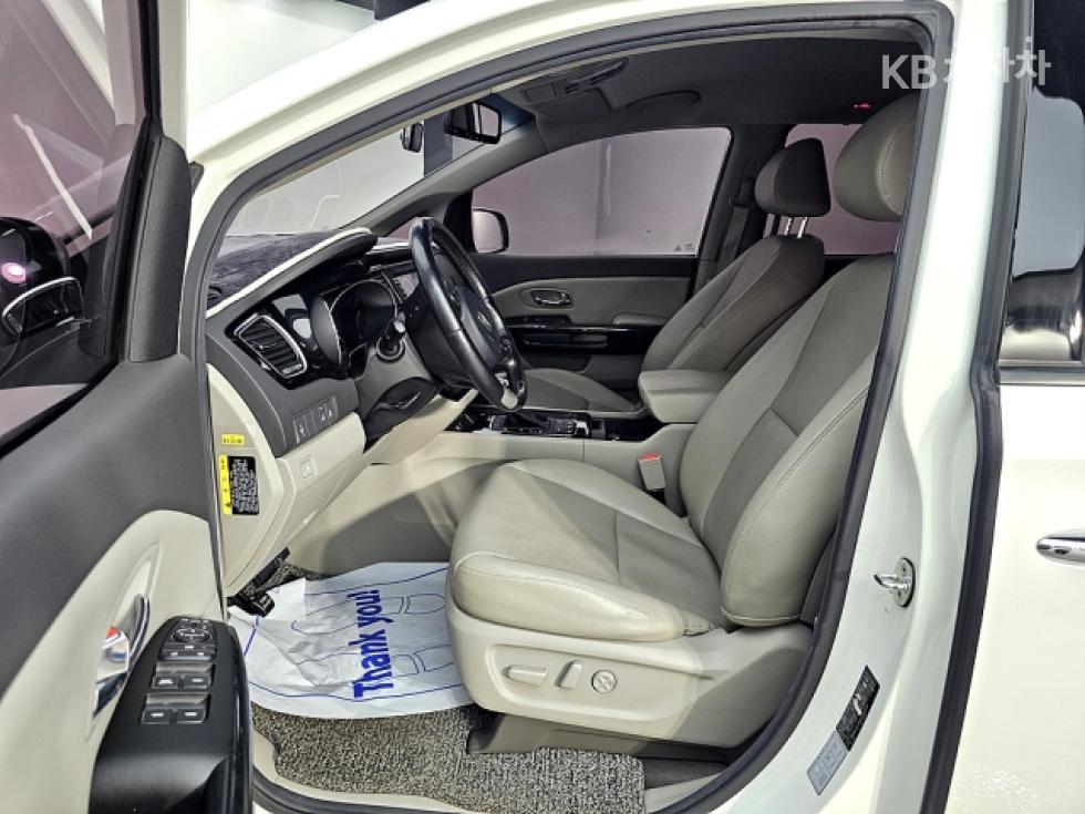 Kia Carnival — miniaturë 8
