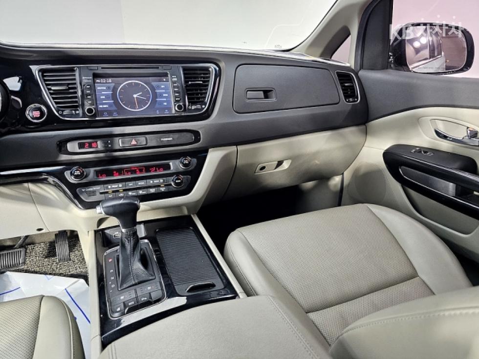 Kia Carnival — miniaturë 10
