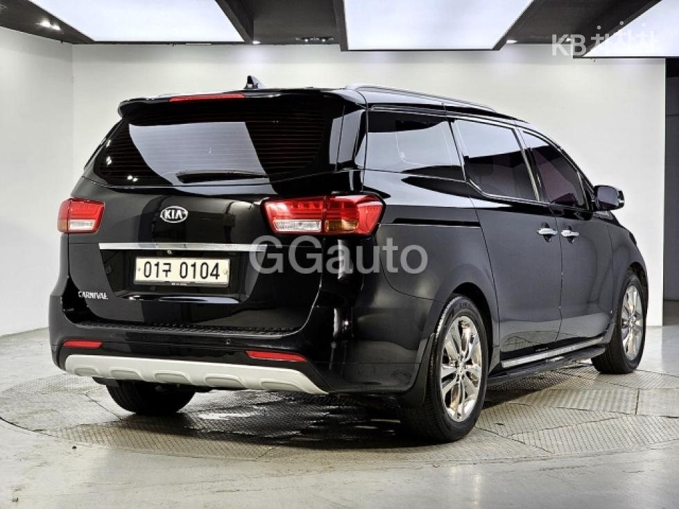 Kia Carnival — miniaturë 4