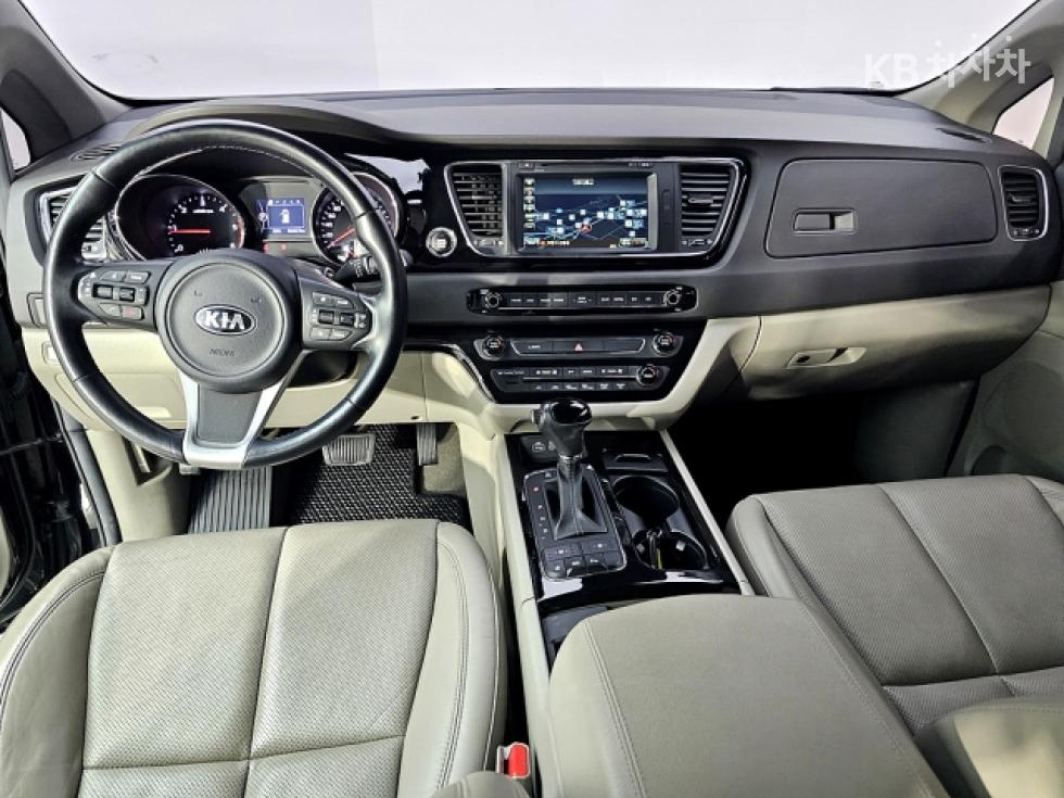 Kia Carnival — miniaturë 5