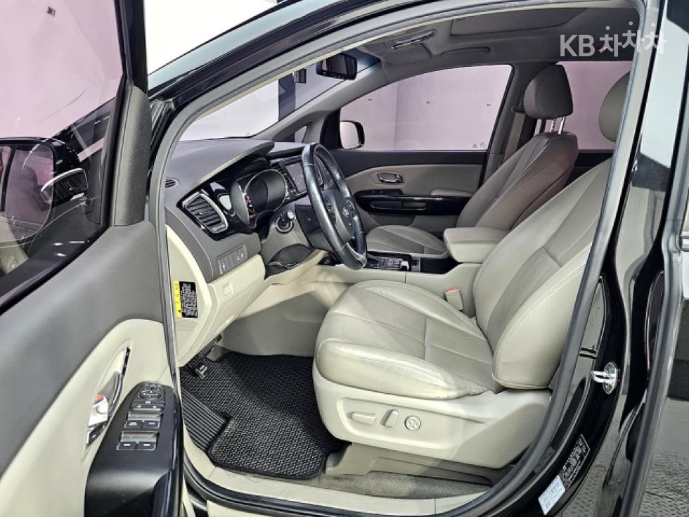 Kia Carnival — miniaturë 8