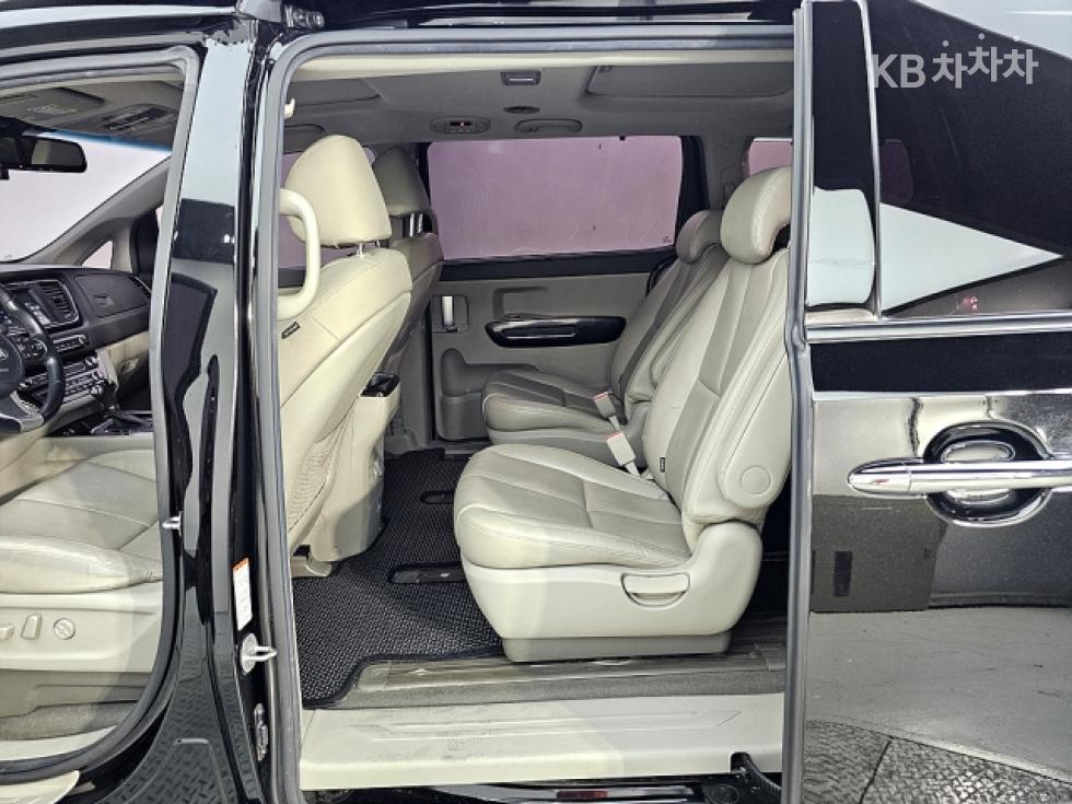 Kia Carnival — miniaturë 9