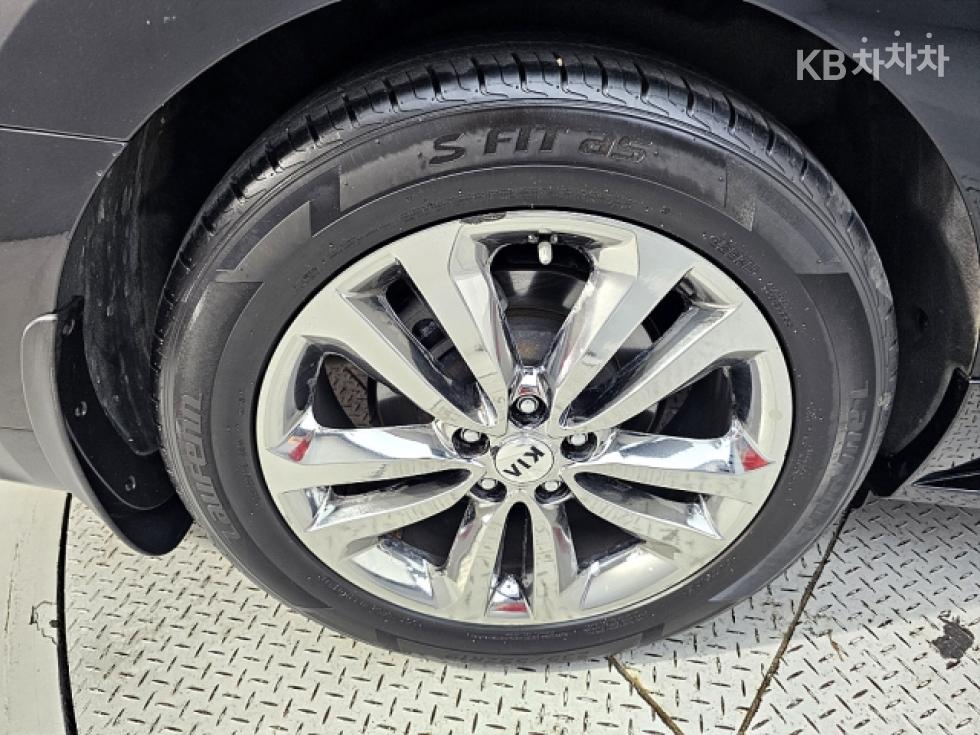 Kia Carnival — miniaturë 20