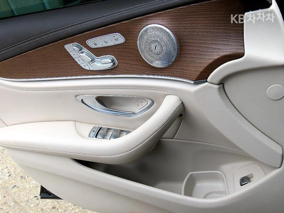 Mercedes-Benz E-klasse — miniaturë 12